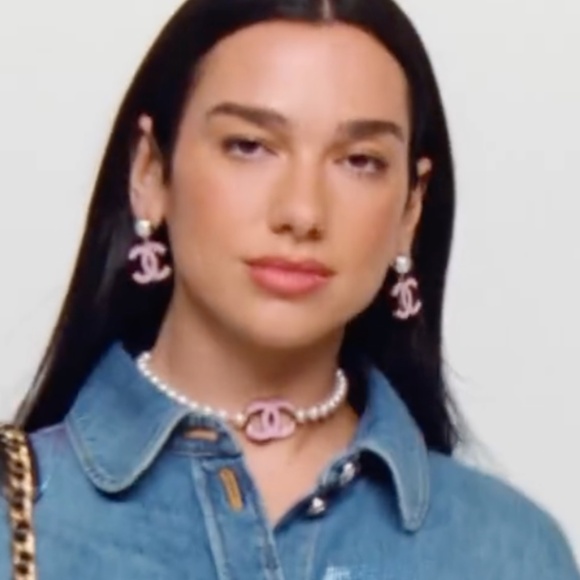 ❌SOLD!❌ NIB- CHANEL  Earrings from  2025 Collection - Picture 2 of 9